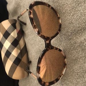 Beautiful mint condition Burberry sunglasses